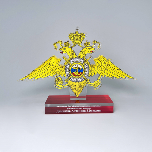 Фигурная награда из акрила на подставке