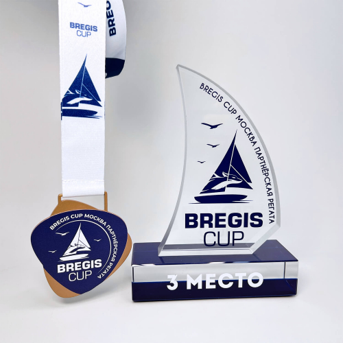 Медали для победителя партнерской регаты Bregus Cup